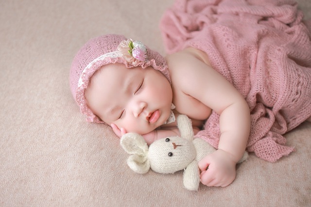 Alles wat je moet weten over babykleding: soorten, materialen, veiligheid, stijlen, trends en koop tips